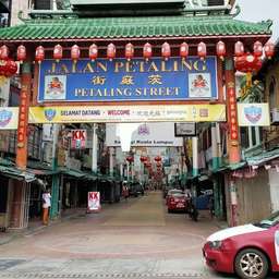 Kuala Lumpur Chinatown Evening Walking Tour with Dinner, Rp 449.424