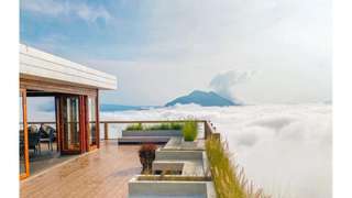 ทัวร์บุฟเฟ่ต์อาหารเช้า & อาหารกลางวันพร้อมวิวภูเขาไฟบาตูร์ ที่อโมรา คินตามณี (Amora Kintamani), THB 321.03
