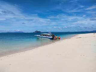 Phi Phi Island Day Trip Speedboat Tour include Transfer