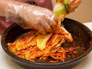 Trải Nghiệm Làm Kimchi Tại Seoul Kimchi Academy House