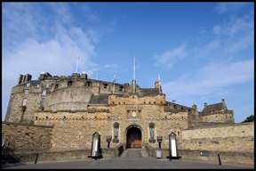 Edinburgh Day Trip from London - Bus Tour with Edinburgh Castle Admission