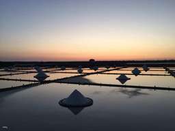 台南 |  北门游客中心  ＆ 北门水晶教堂 ＆  北门井仔脚瓦盘盐田 | 台南出发