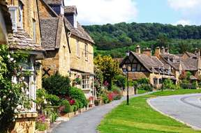 Cotswolds Tour from London with Lunch