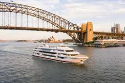ล่องเรือสำราญ Gold Penfolds ในซิดนีย์ | ออสเตรเลีย, THB 4,547.16