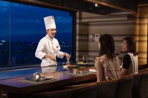 日本大阪｜人气铁板烧餐厅・逢坂｜线上订位