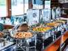 Thưởng thức bữa trưa Buffet với các món ăn truyền thống Việt Nam khi du ngoạn qua hàng nghìn hòn đảo đá vôi như: Chó Đá, Vô Hương và đặc biệt là Gà Chọi – biểu tượng của Vịnh Hạ Long.