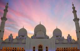 Sheikh Zayed Grand Mosque and Louvre Abu Dhabi Tour with Lunch from Dubai, Rp 1.797.036
