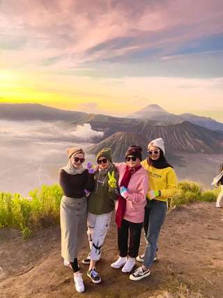 BROMO SUNRISE, SGD 32