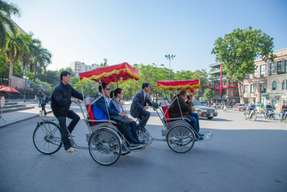 Hanoi Street Food Walking Tour with Cyclo Ride