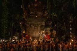 Kecak & Fire Dance di Open Stage Arma Museum Ubud, Rp 295.000