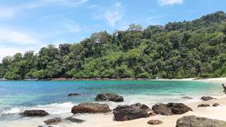 Fullday Tour: Djawatan , Pantai teluk hijau & pulau merah, RM 130