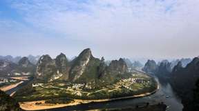 Private Day Tour of Relaxing Li River Cruise with the 4 Star Luxury Boat VIP Room