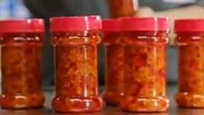 Make a variety of Indonesian chili sauce