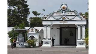 Private Royal Heritage Tour: Yogyakarta Palace, Watercastle, Sonobudoyo Museum