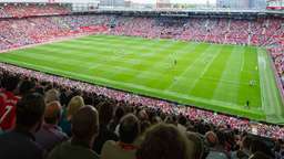 Manchester United FC Premier League Football Match at Old Trafford Stadium, Rp 10.251.243