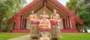 Waitangi Treaty Grounds อาหารค่ำและคอนเสิร์ต Hangi | นิวซีแลนด์