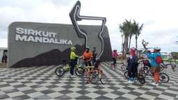 Waterfall tour and cycling on the Kuta Mandalika Circuit 1 day, ₱ 3,432