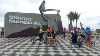 Tour Air Terjun dan sepedahan di Sirkuit Kuta Mandalika 1 hari, RM 469