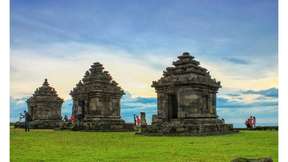 PAKET TOUR JOGJA 1 HARI (tebing brexi, candi ijo, hutan pinus, pantai parangtritis dan gumuk pasir) by Buni Tours Jogja