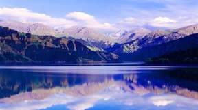 Xinjiang Private Day Tour to Heavenly Lake of Tianshan and Red Hill