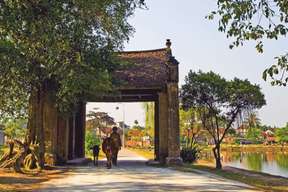 Ao Dai Photography Tour in Hanoi & Day-Trip to Duong Lam Ancient Village