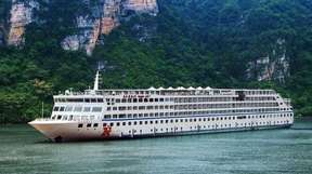 Yangtze River Cruise from Chongqing to Yichang Downstream in 4 Days 3 Nights