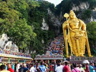 Private Tour: Kuala Lumpur with Petronas Twin Towers Observation Deck and Batu Caves - 8 Hours