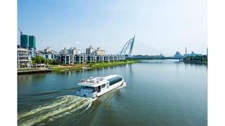 Private Tour: Half-Day Putrajaya Tour with Lake Cruise from Kuala Lumpur
