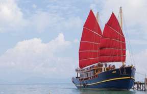 ล่องเรือรับประทานอาหารค่ำที่เกาะสมุยโดยเรือ Red Baron Junk พร้อมบริการรับส่ง | ประเทศไทย