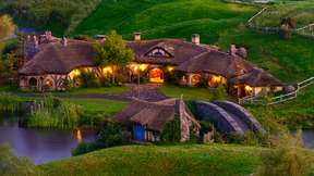 Hobbiton & Rotorua Day Tour with Te Puia from Auckland