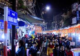 Hanoi Weekend Night Market and Street Food Tour