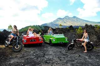 Customized VW Volkswagen Clasic Car Trip