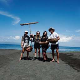 Natural Dye Weaving and Natural Salt Making Tour, Rp 680.000