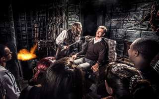 1 Day Hop-On Hop-Of Sightseeing Bus with Amsterdam Dungeon