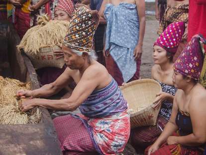 Kampung Lombok Sasak Dan Pantai Kuta Lawatan Sehari Price Promotion 2020 Traveloka Dalam aplikasi ini tersedia gambar ilustrasi dan audio untuk mempermudah untuk belajar dan. traveloka com