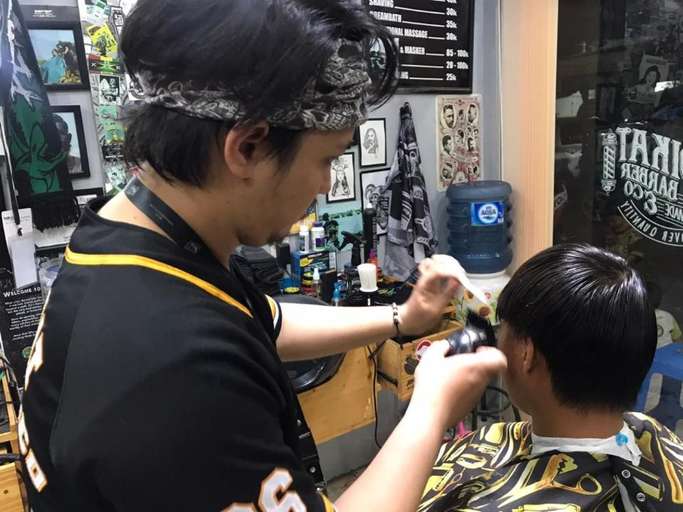 Potong Rambut Di Sindikat Barbershop Surabaya Traveloka Xperience