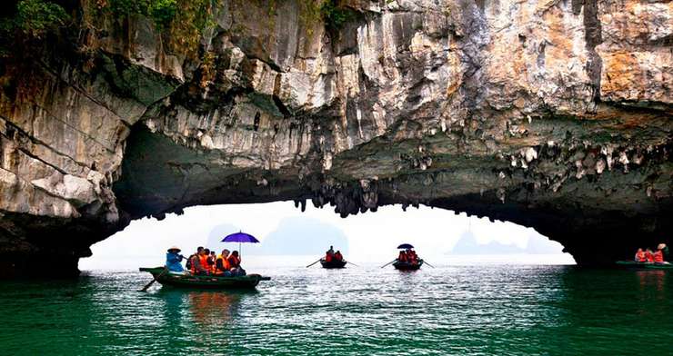 tour ha long gia re