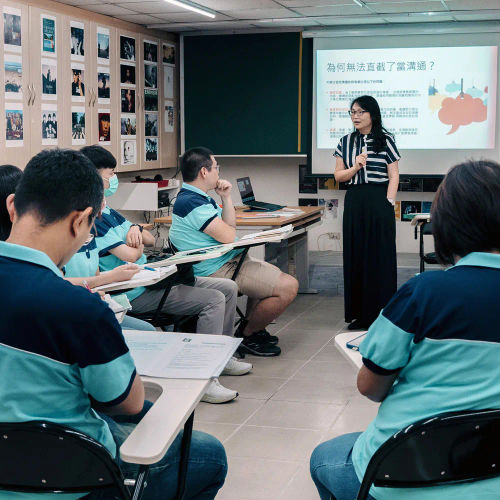 受過專業訓練的專職班導師