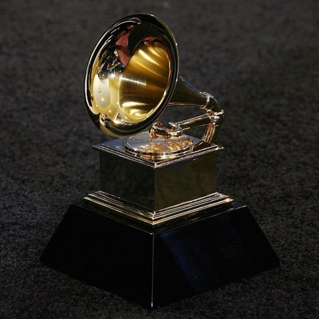 Запис року Grammy 21 століття. Яка знайома мелодія… Хто ж виконавець?