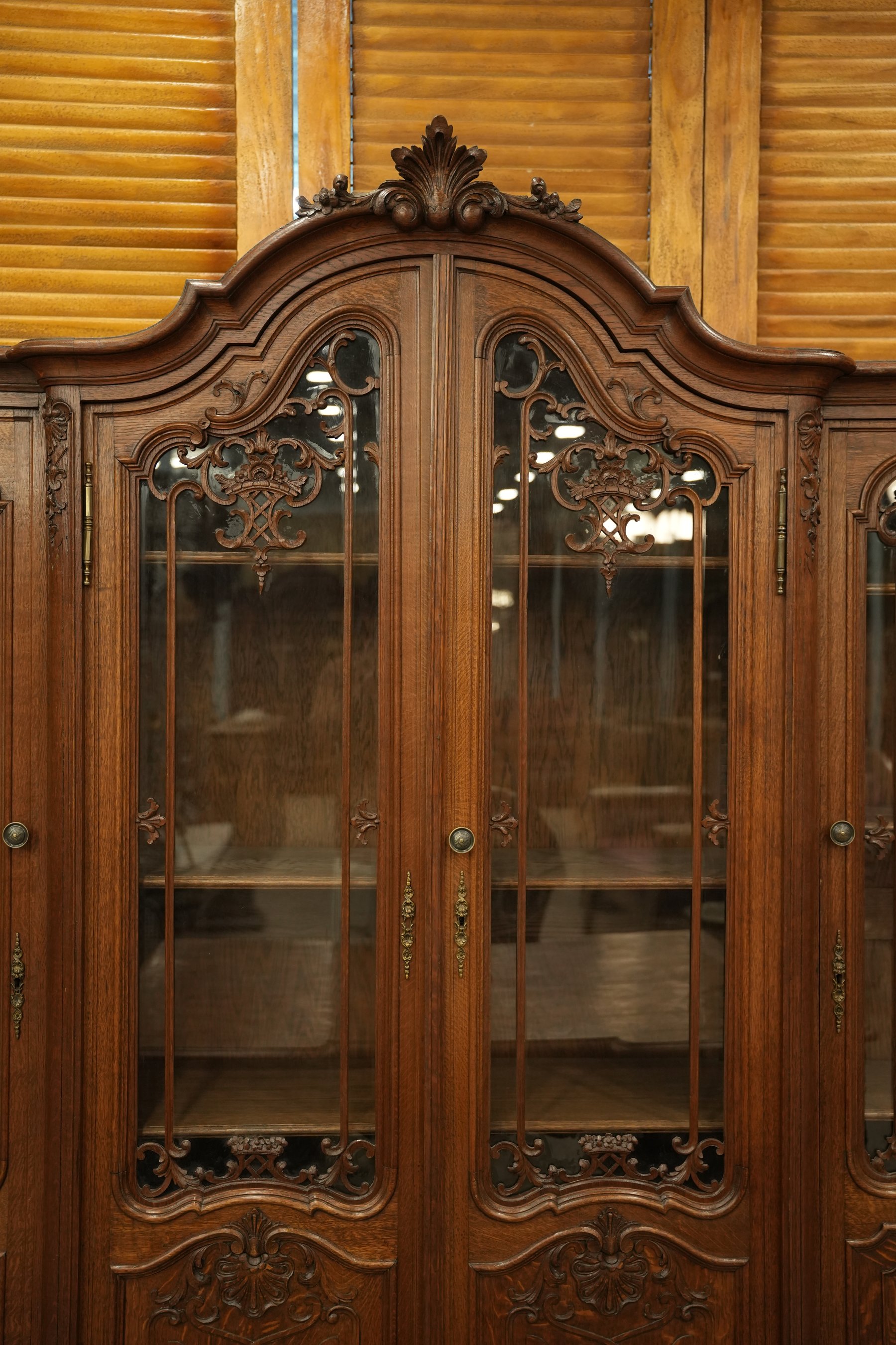 Louis XV Liege-Style Bookcase Vitrine view 4