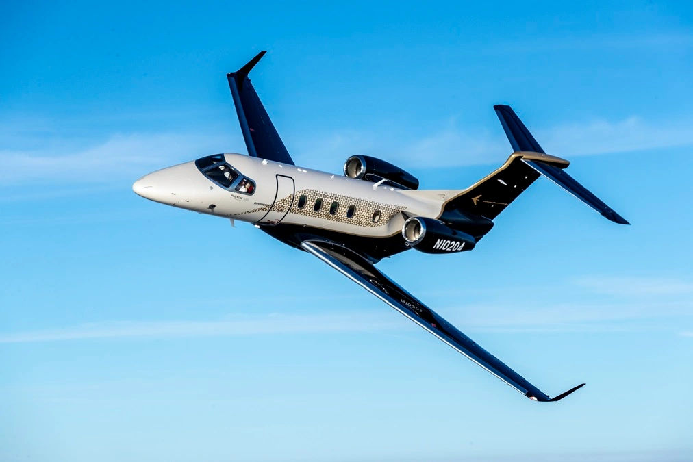 Embraer Embraer Phenom 300E aircraft in flight