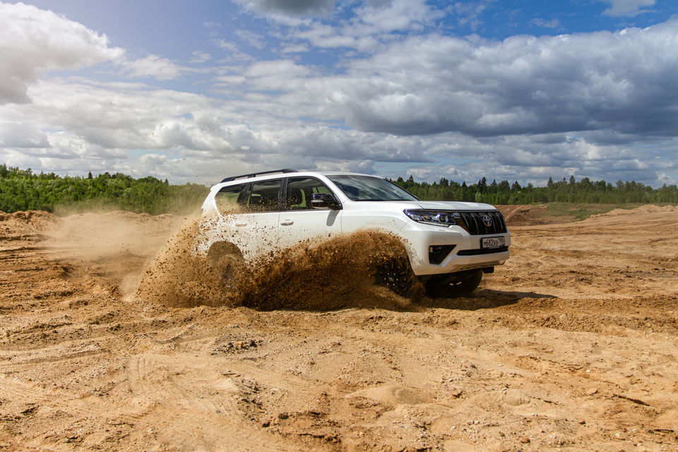 Prado 150 4WD on sand