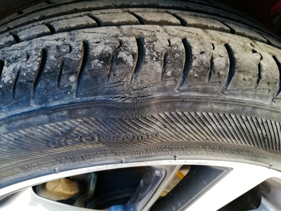 Tyre with a visible bump on sidewall