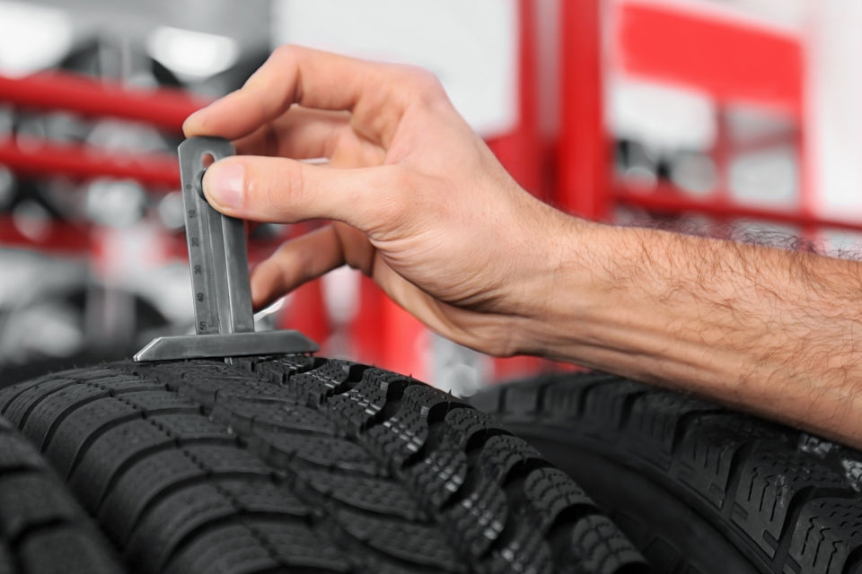 Measuring tyre tread depth using a tool