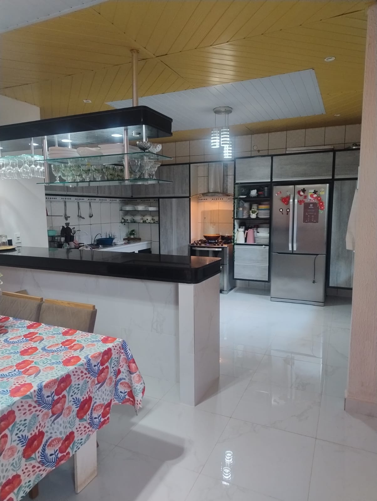 Imagem 2 de 🏡 Casa Espaçosa e Completa no Centro de Almeirim – R$ 650.000