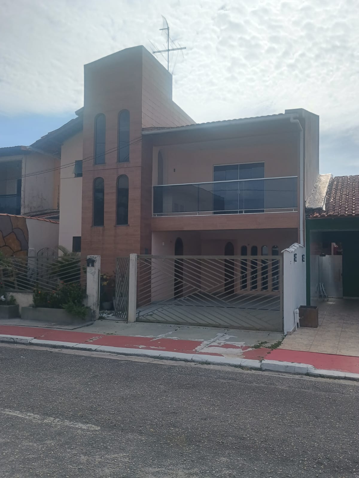 🏡 Casas Mobiliadas e Independentes (Térrea ou Altos) no Condomínio Alto de Pinheiros – R$ 5.500 (Cada)