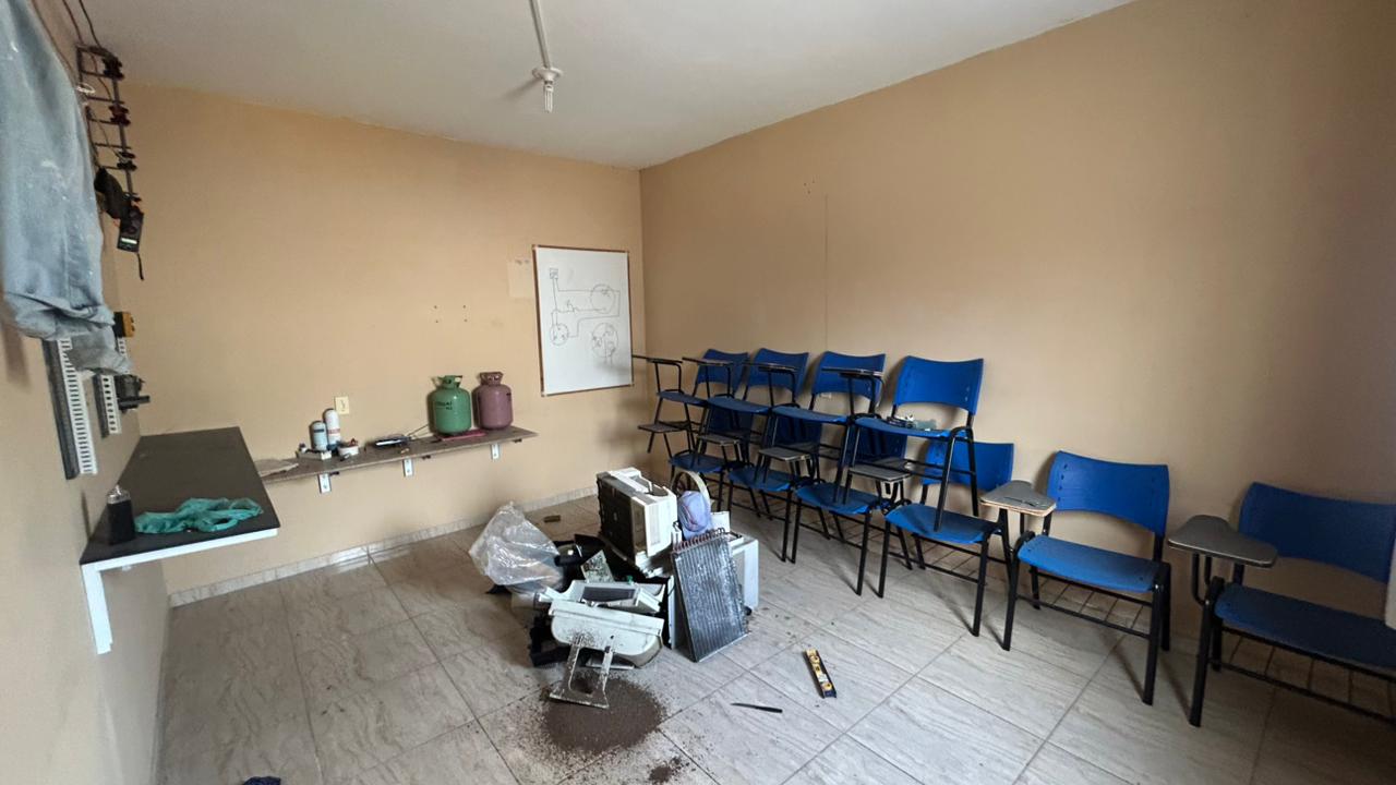 🏡🏢 Imóvel Misto na Rua Nova: Moradia ou Negócio – Apenas R$ 1.000