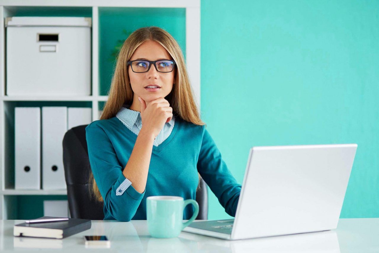 Businesswoman working on laptop with CRMtravel Software