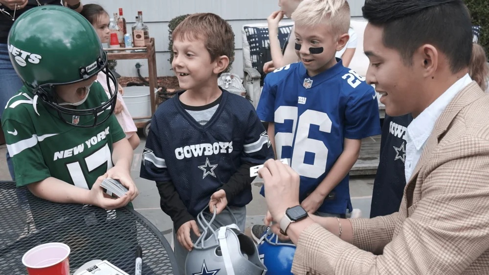 Private close-up magic show with kids 2023