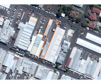 Large Retail Property In Prominent Location